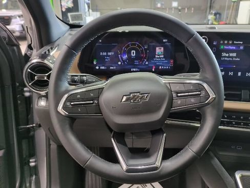 Used 2025 Chevrolet Equinox ACTIV w/ Safety and Technology Package AWD/4WD image 6