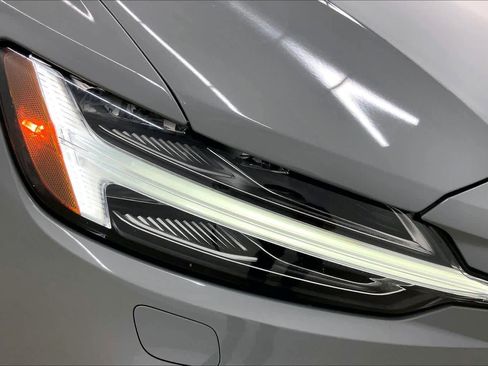 Used 2024 Volvo S60 B5 Plus image 28