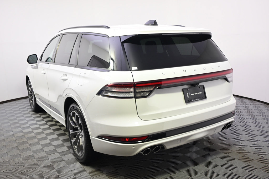 New 2026 Lincoln Aviator AWD w/ Jet Appearance Package image 4