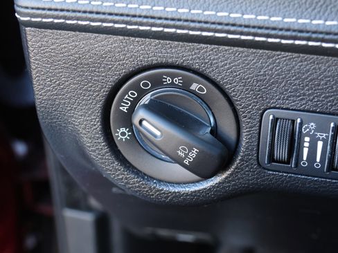 Used 2023 Chrysler 300 C image 15