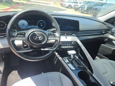 Used 2025 Hyundai Elantra Limited FWD image 16