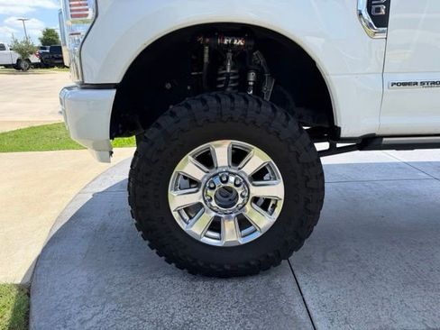 Used 2022 Ford F250 Platinum w/ FX4 Off-Road Package AWD/4WD image 4