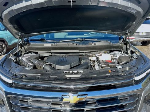 Used 2025 Chevrolet Traverse LT w/ Driver Confidence Package image 31