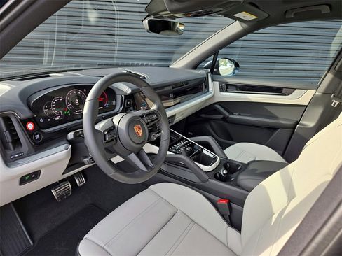 New 2026 Porsche Cayenne S image 4