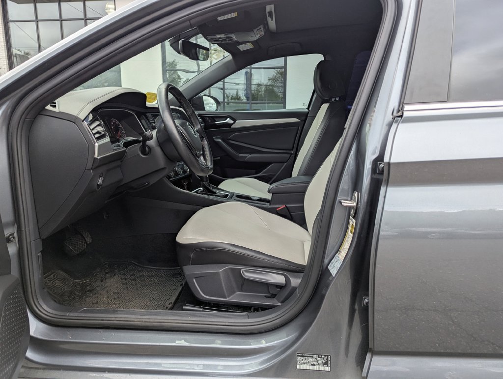 Used 2020 Volkswagen Jetta R-Line FWD image 12