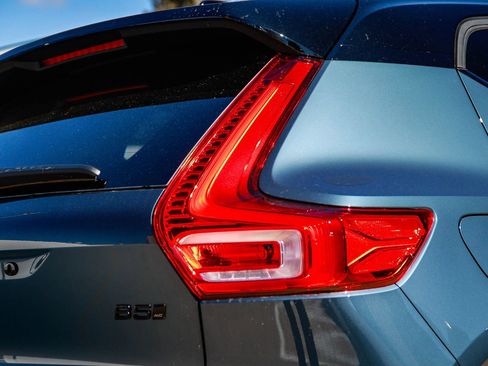 New 2026 Volvo XC40 B5 Ultra w/ Climate Package AWD/4WD image 7