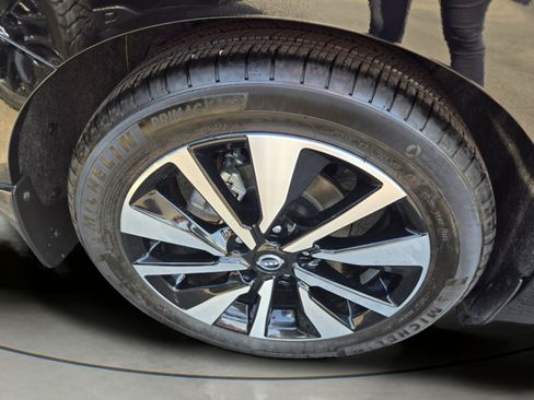 Used 2024 Nissan Sentra SV w/ SV Premium Package FWD image 28
