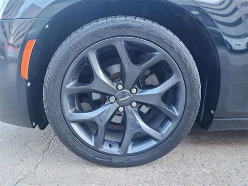 Used 2020 Chrysler 300 Touring w/ Sport Appearance Package image 33