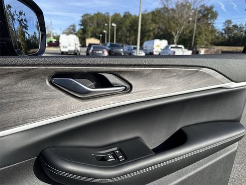 New 2025 Jeep Grand Cherokee L Limited w/ Trailer Tow Package image 31