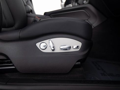 New 2026 Porsche Macan image 33