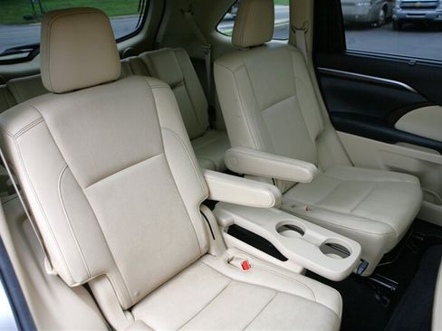 Used 2014 Toyota Highlander Limited Platinum AWD/4WD image 20