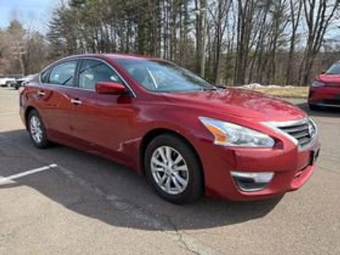 Used 2014 Nissan Altima 2.5 S w/ Sport Value Package image 3