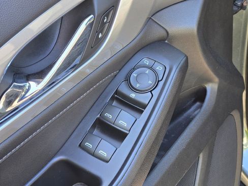 Certified 2022 Chevrolet Traverse LT FWD image 23