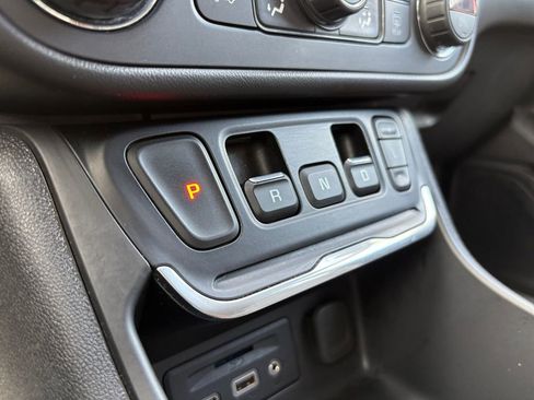 Used 2021 GMC Terrain SLT image 27