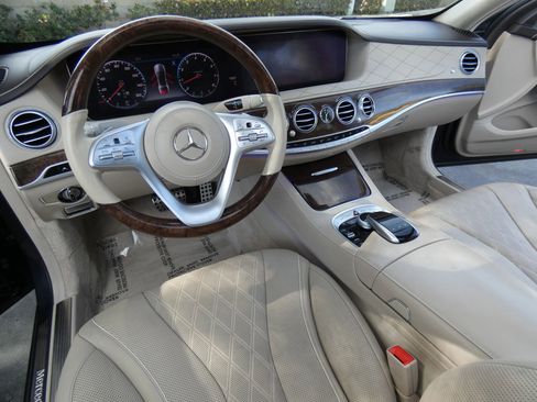 Used 2018 Mercedes-Benz S 560 Sedan image 23