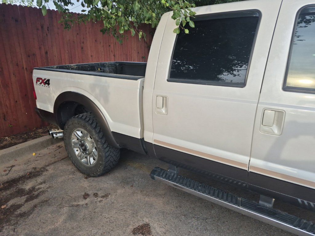 Used 2016 Ford F250 King Ranch w/ FX4 Off-Road Package AWD/4WD image 23