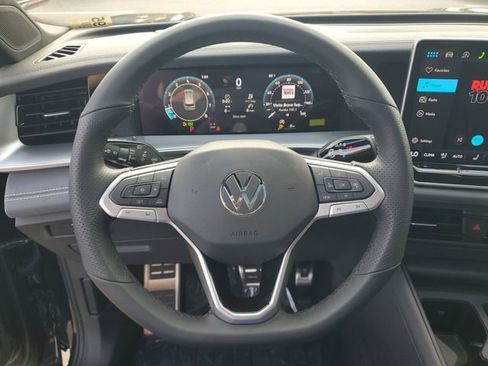 New 2026 Volkswagen Tiguan SE R-Line FWD image 20