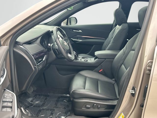 Certified 2023 Cadillac XT4 Luxury w/ Cold Weather Package AWD/4WD image 16