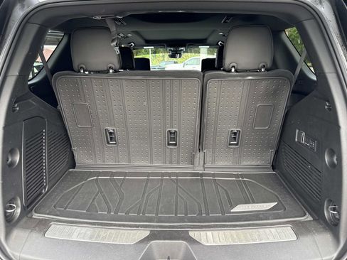 Used 2025 Chevrolet Tahoe High Country image 36