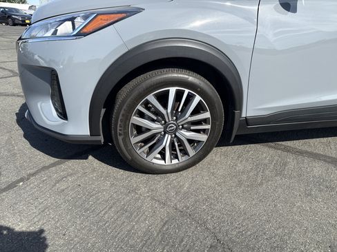 Used 2023 Nissan Kicks SV FWD image 9