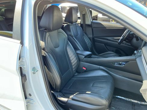 Used 2023 Hyundai Elantra Limited FWD image 21