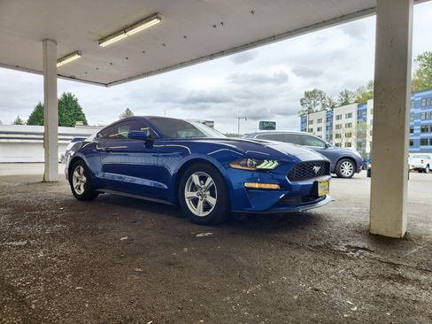 Used 2018 Ford Mustang Coupe RWD image 7