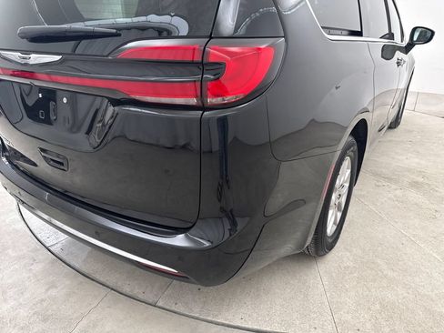 Used 2025 Chrysler Pacifica Select FWD image 21