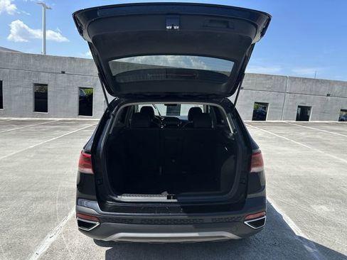 Used 2024 Volkswagen Taos SE FWD image 32
