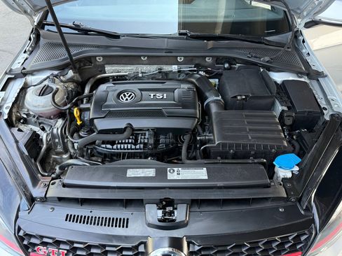Used 2017 Volkswagen GTI SE image 26