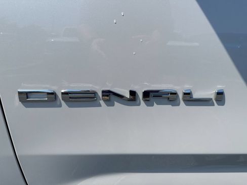 Used 2023 GMC Yukon Denali Ultimate AWD/4WD image 28