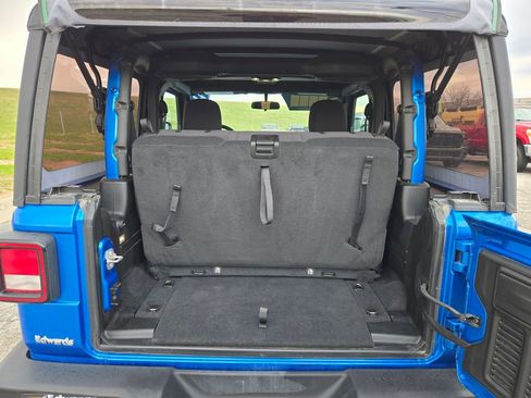 Used 2022 Jeep Wrangler Sport AWD/4WD image 25