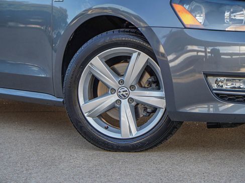 Used 2015 Volkswagen Passat 1.8T S image 2