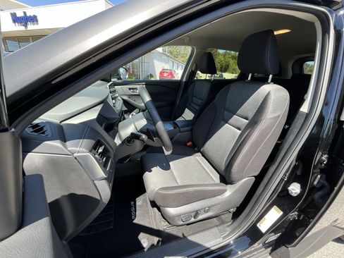 Used 2025 Nissan Rogue SV image 14