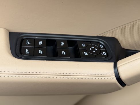 Certified 2024 Porsche Cayenne Coupe image 25