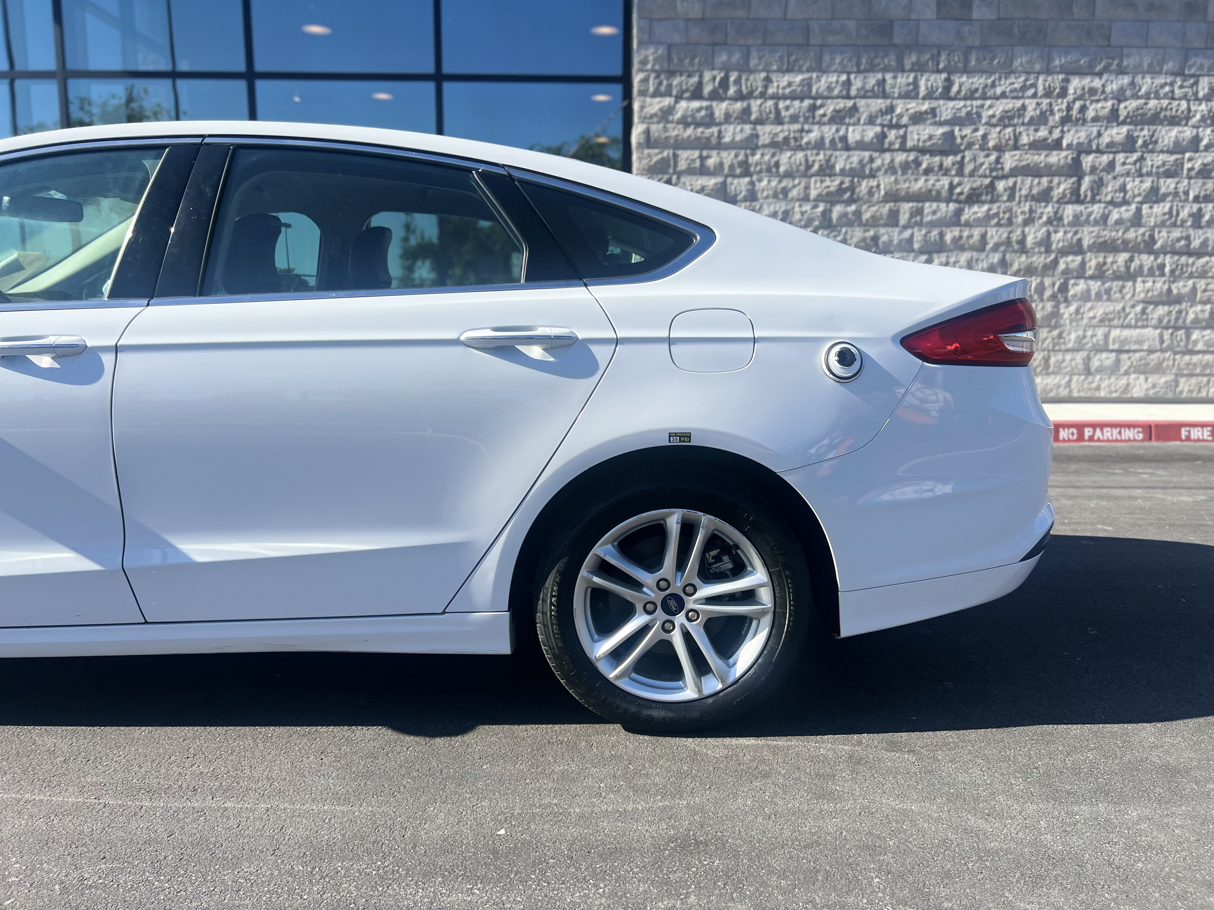 Used 2018 Ford Fusion SE w/ Equipment Group 602A FWD image 5