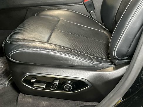 Used 2021 Jeep Grand Cherokee L Overland w/ Luxury Tech Group IV image 24