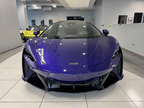 Used 2023 McLaren Artura image 7
