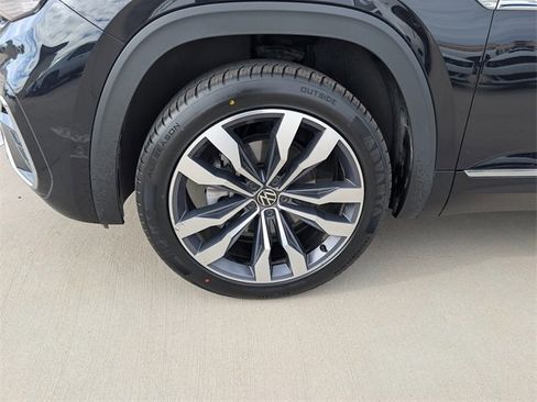 Used 2022 Volkswagen Atlas SEL Premium image 3