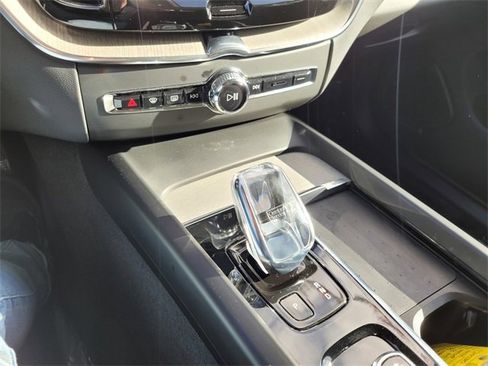 Used 2022 Volvo XC60 B5 Inscription w/ Advanced Package image 15