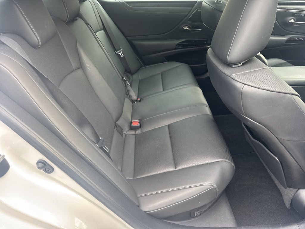 Used 2022 Lexus ES 300h w/ Premium Package FWD image 15