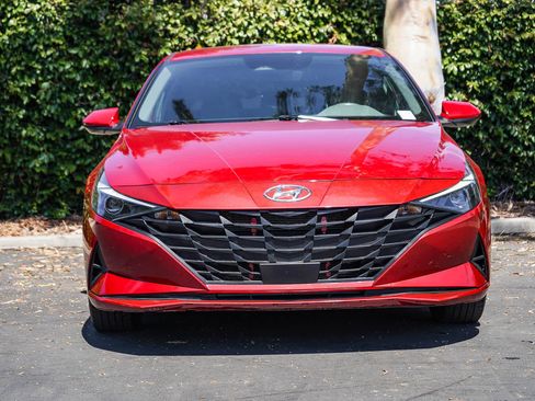 Used 2022 Hyundai Elantra SEL w/ Convenience Package FWD image 2