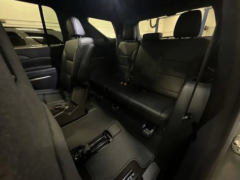 New 2026 Chevrolet Traverse Z71 w/ Enhanced Driving Package AWD/4WD image 24