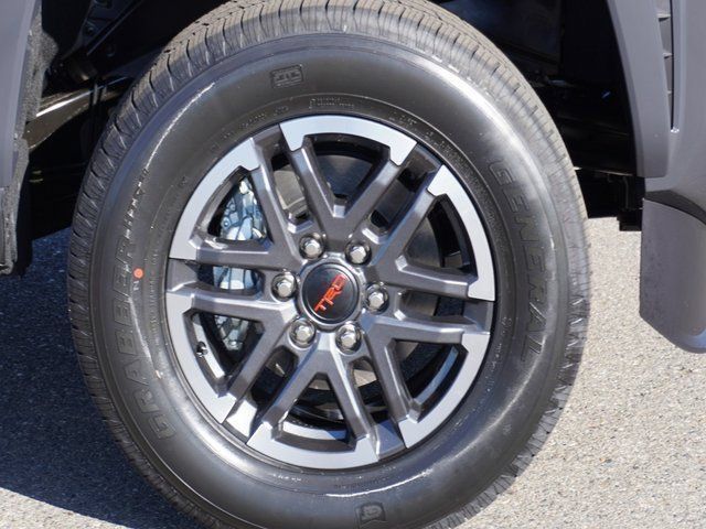 Used 2025 Toyota Tacoma TRD Sport w/ TRD Sport Upgrade Package AWD/4WD image 5