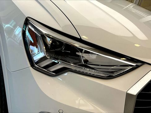 Used 2024 Audi Q3 2.0T Premium w/ Convenience Package image 27