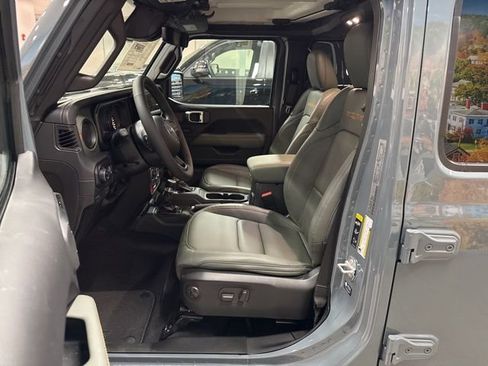 New 2026 Jeep Gladiator Mojave w/ Safety Group AWD/4WD image 24