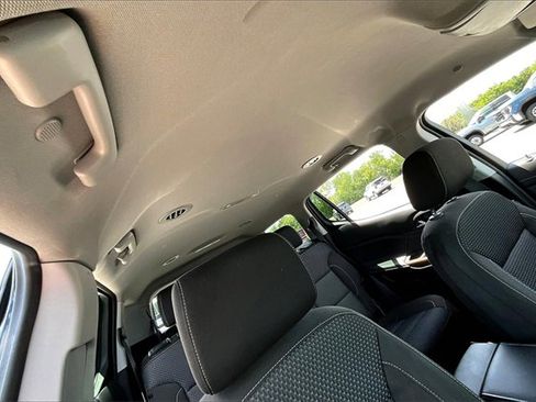 Used 2023 GMC Acadia SLE image 28