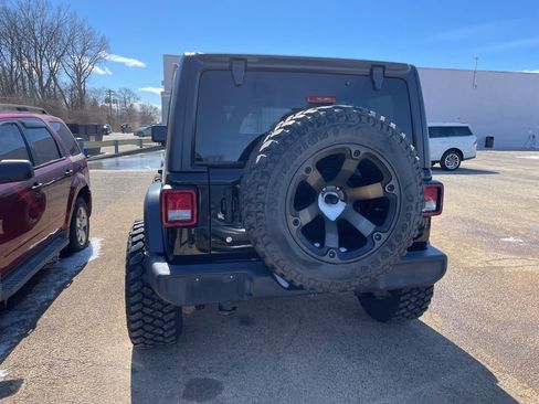 Used 2018 Jeep Wrangler Unlimited Sport S image 3