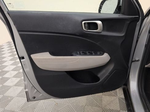 Used 2020 Hyundai Venue SEL FWD image 31