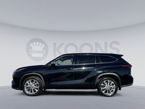 Used 2023 Toyota Highlander Limited image 2