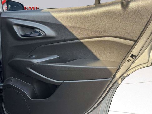 Used 2024 Chevrolet Trax RS w/ Sunroof Package FWD image 42
